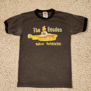 Vintage The Beatles Yellow Submarine 2003 t-shirt, women's size small